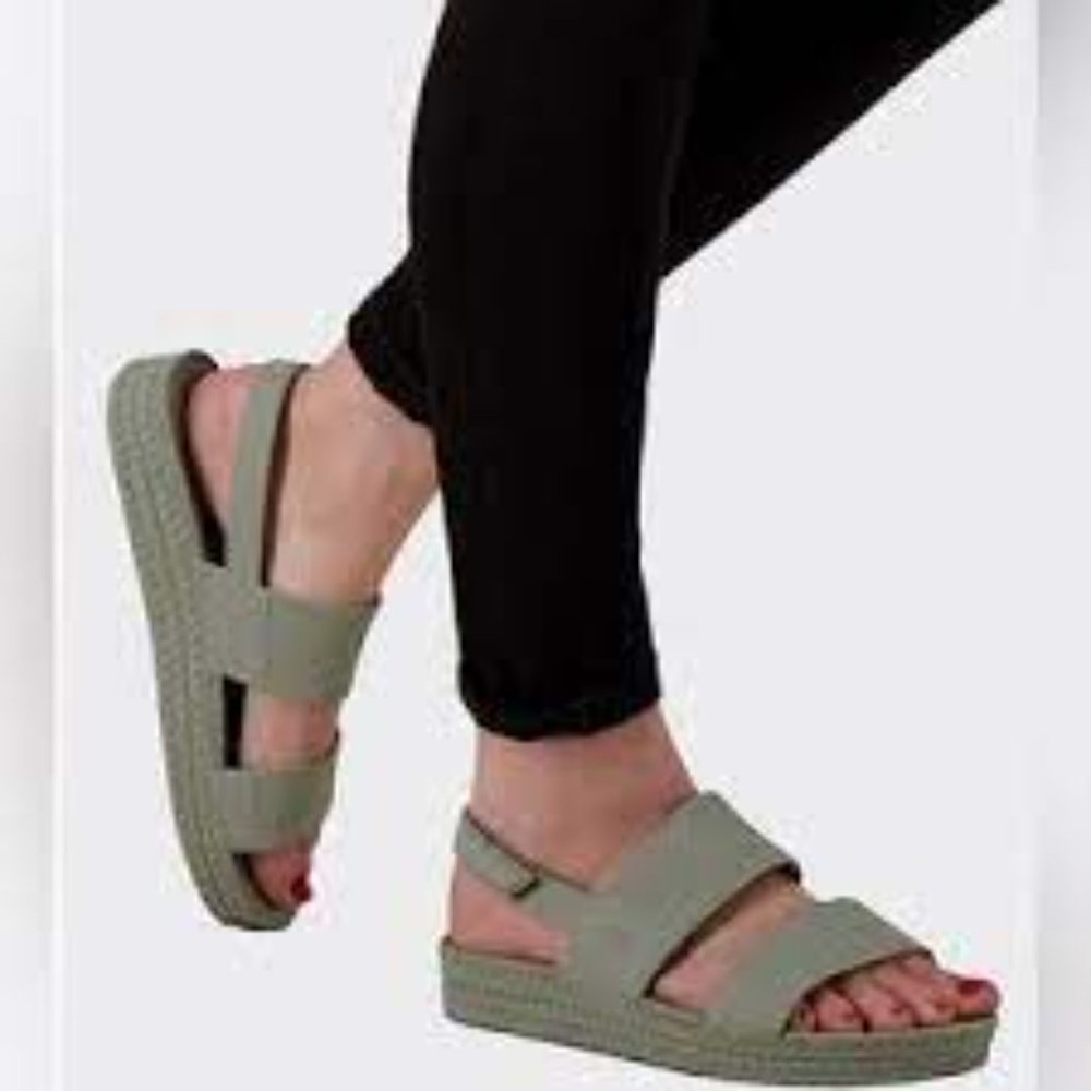 Reef Vista Sandal in Color Seagrass - Women’s Water Shoe with class